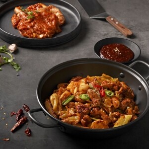 에이치엠푸드,우리농 춘천양념닭갈비2kg+양념소스2+떡2(선물용가방증정)